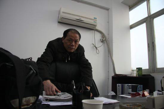 程四喜第一个接到李华波逃跑后电话,回忆当时“眼前发黑”。